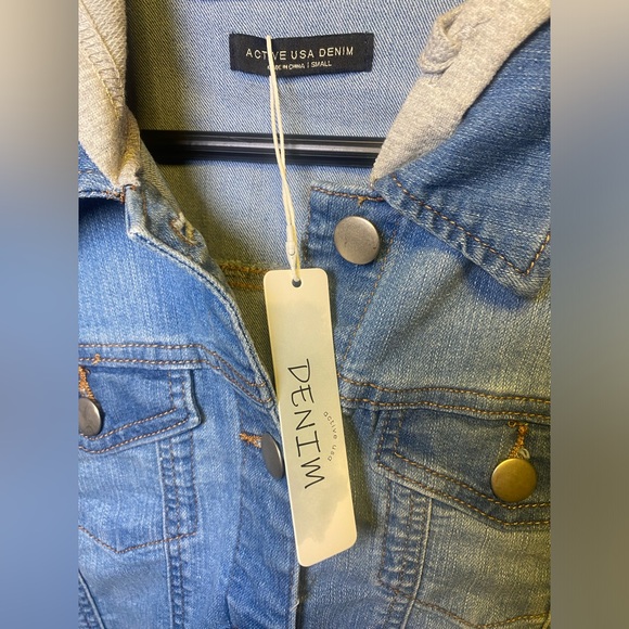 NWT Active USA Blue Denim‎ Jacket with Gray Accents - Picture 2 of 4